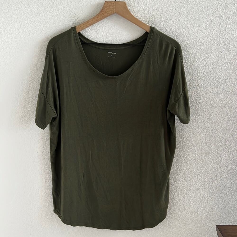 Daily Ritual Green Green Minimalist Soft Tee T-Shirt Ribbed Neckline Medium